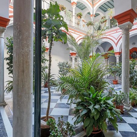 סביליה Apt. Casa Palacio Santa Cruz Cathedral Views - מראה חיצוני תמונה