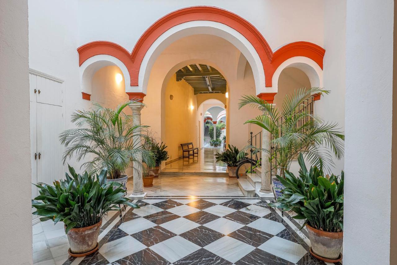 סביליה Apt. Casa Palacio Santa Cruz Cathedral Views - מראה חיצוני תמונה